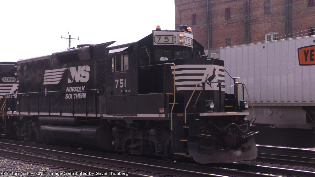 NS 751 Shoves its train back at Rochester